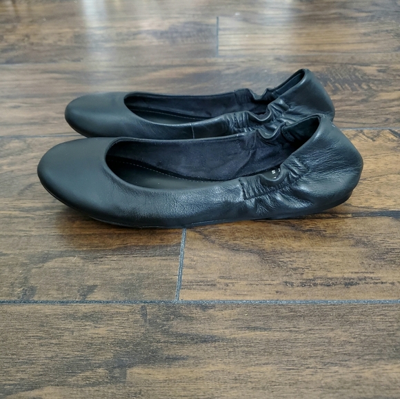 BCBG Size 5.5 Leather Ballet Flats - Picture 4 of 6